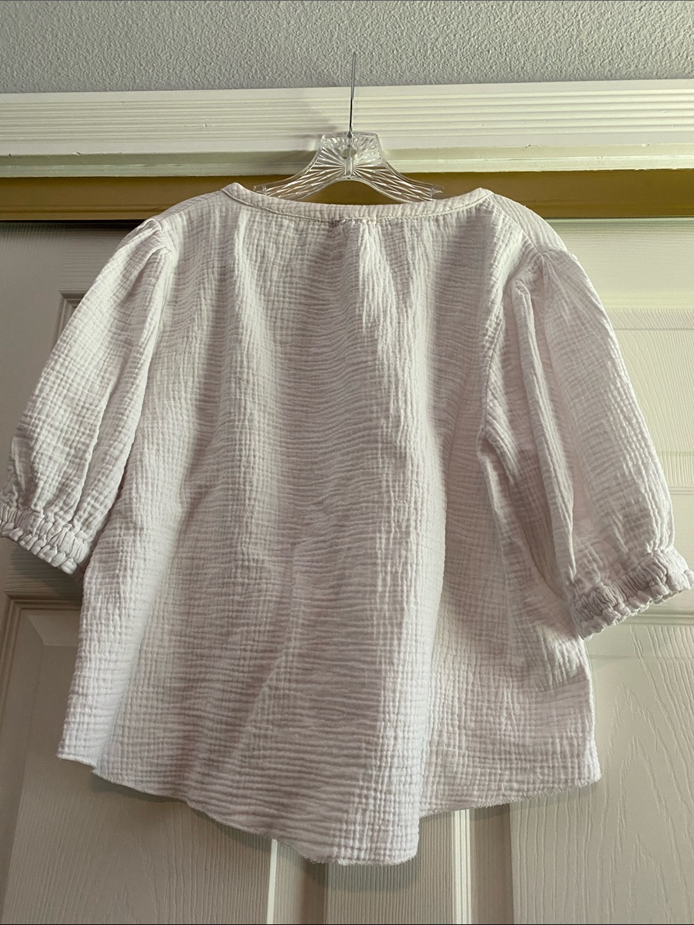 Just Living whiteTextured V-Neck Women's Top size Medium - Picture 4 of 9